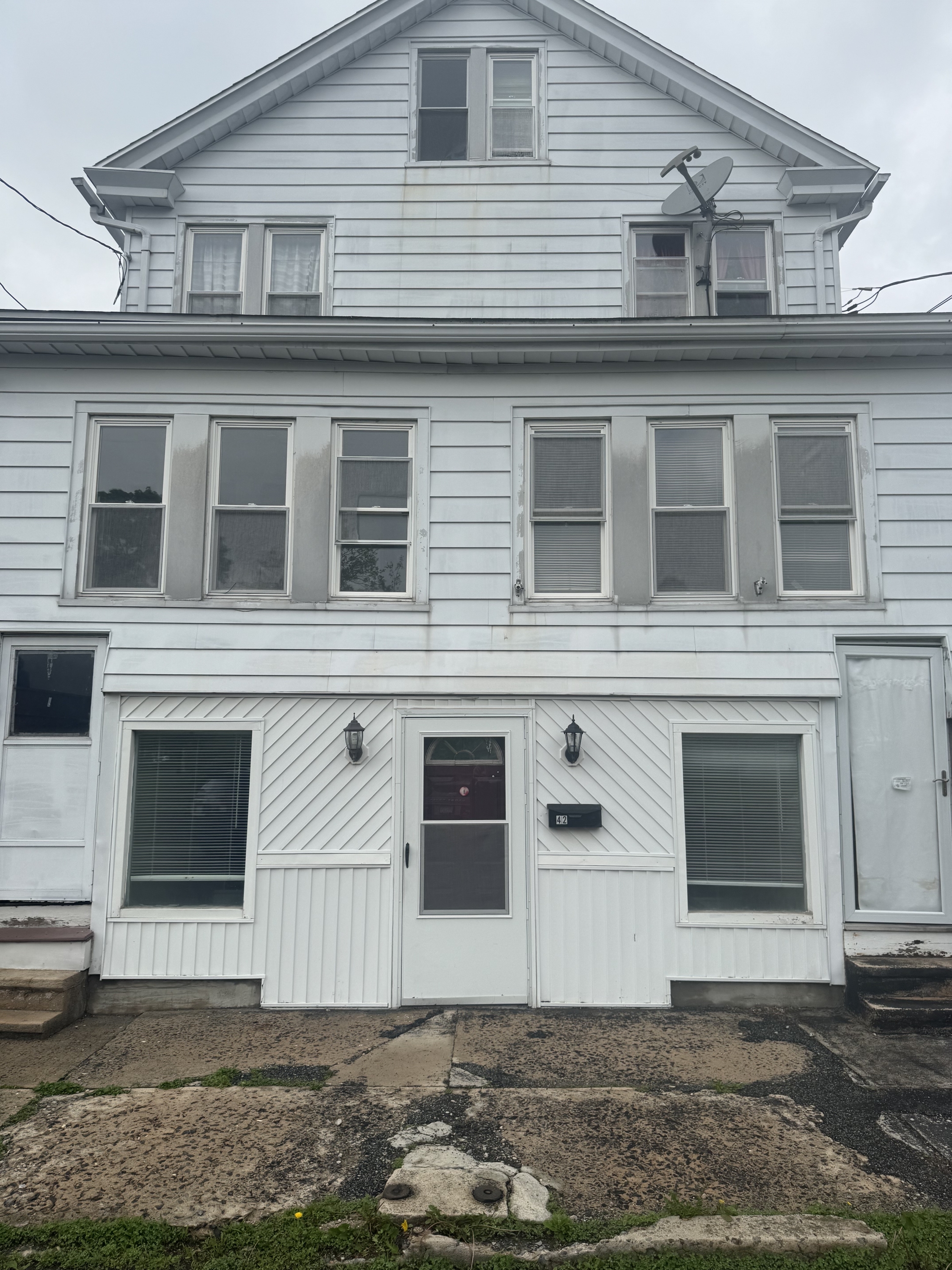 40-44 West Fell Street - 42